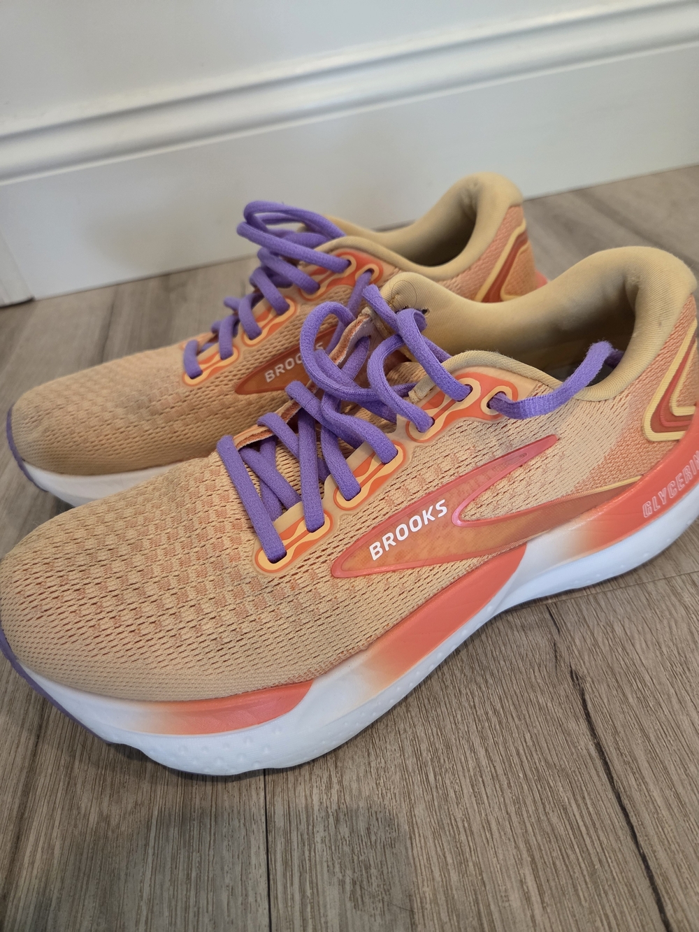 Brooks Glycerin Running Shoes with Purple Laces, Women's Size 8